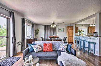 Classy Hood River Condo with Mt Adams Views! - image 5