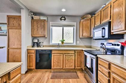 Classy Hood River Condo with Mt Adams Views! - image 9