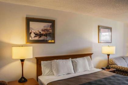 Econo Lodge Inn & Suites Hoquiam - image 6