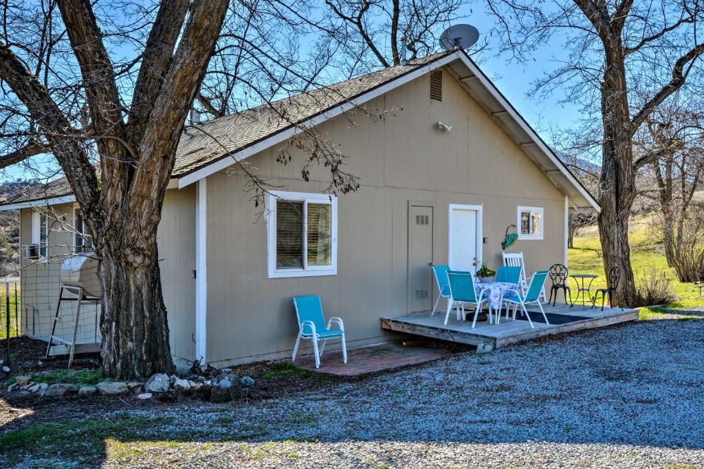 Cottage with Fire Pit and Deck on The Klamath River! - image 4