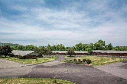 Econo Lodge Hornell - image 8