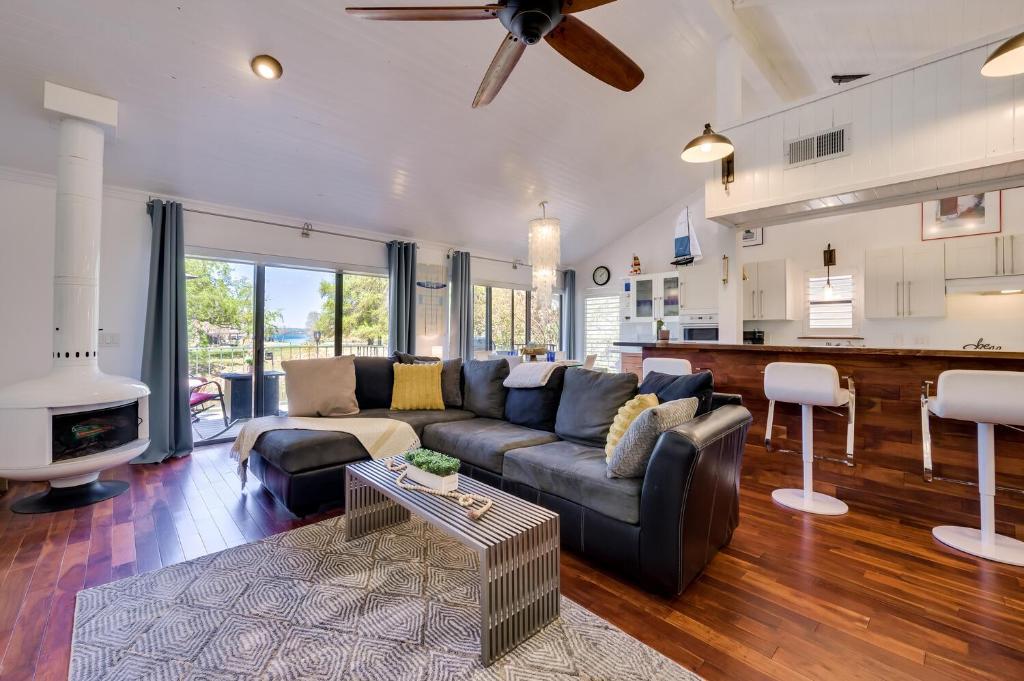 Chic Townhouse on Lake LBJ with Wet Boat Slip - main image