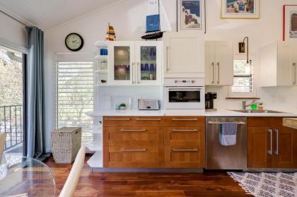 Chic Townhouse on Lake LBJ with Wet Boat Slip - image 14