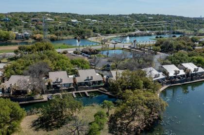 Chic Townhouse on Lake LBJ with Wet Boat Slip - image 3