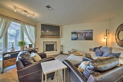 modern townhome with Patio Next Door to Resort Horseshoe Bay