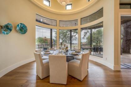 Luxury Lakeside Villa with Lake LBJ Access Electric Boat Lift & Countless Amenities - image 11