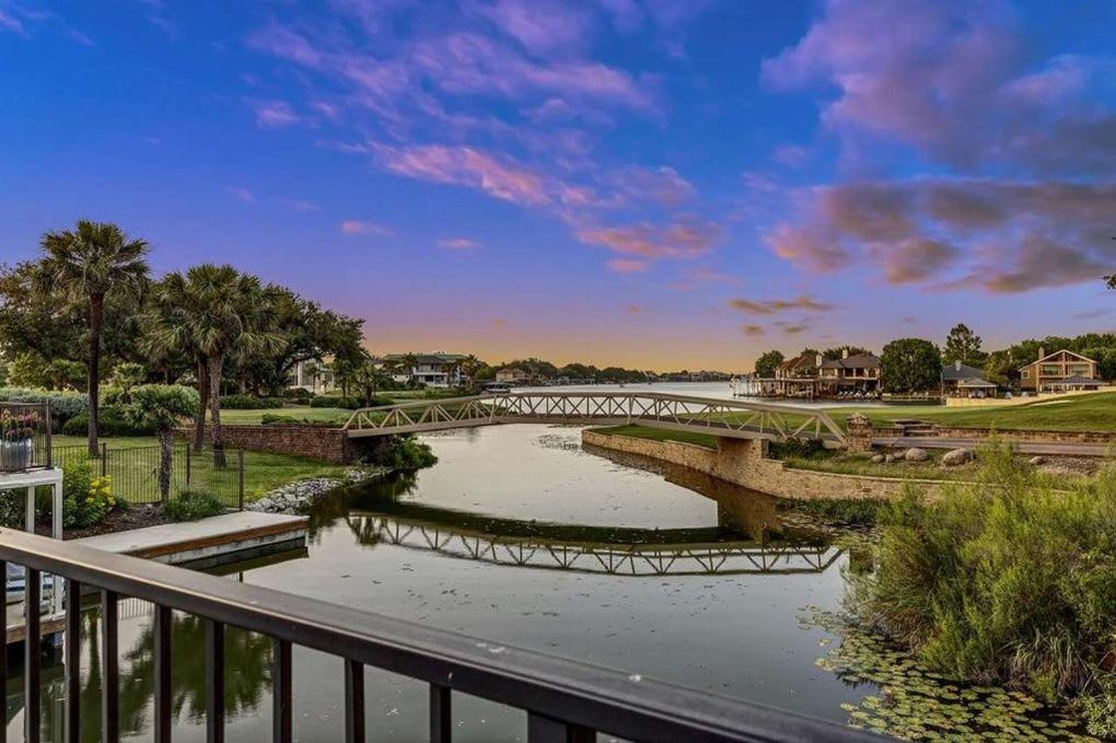 Luxury Lakeside Villa with Lake LBJ Access Electric Boat Lift & Countless Amenities - image 3