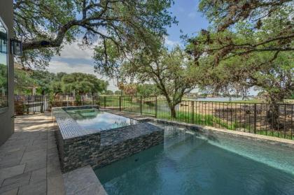 Luxury Lakeside Villa with Lake LBJ Access Electric Boat Lift & Countless Amenities - image 4