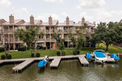 Lakeside Family Condo Near Horseshoe Bay Resort - image 1