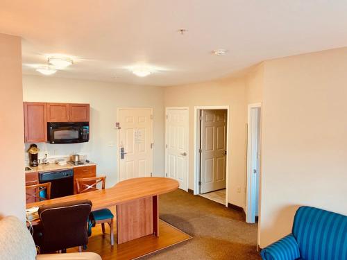 Candlewood Suites Hot Springs an IHG Hotel - image 3