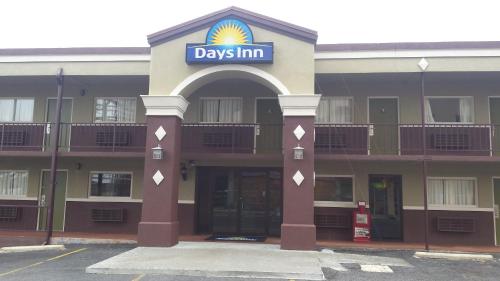 Days Inn by Wyndham Hot Springs - main image