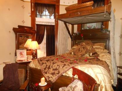 1884 Wildwood Bed and Breakfast Inn - image 3