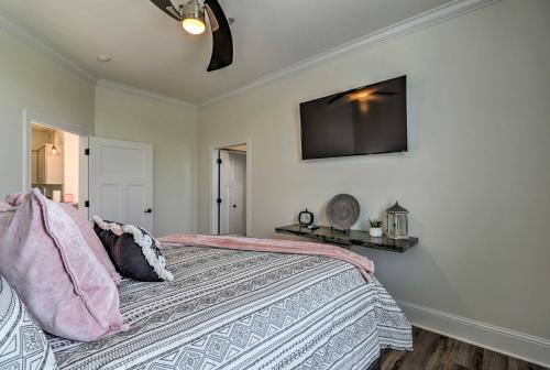 Stylish Downtown Hot Springs Loft with 2 Balconies! - image 5