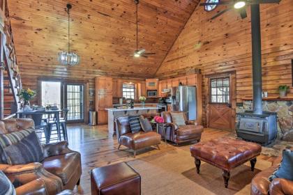 Luxury Log Cabin with 5 Private Acres and Hot tub Hot Springs National Park