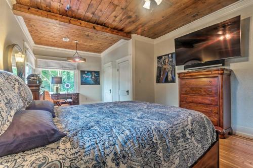 Spacious and Updated 1920s HSNP Craftsmen Home - image 3