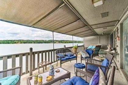 Lakefront Hot Springs Condo with Dock and Balcony Hot Springs National Park