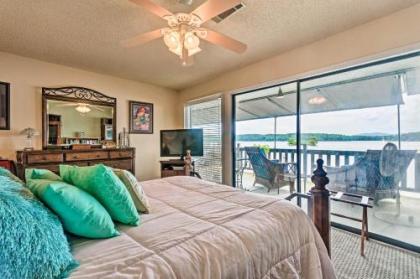 Lakefront Hot Springs Condo with Dock and Balcony - image 4