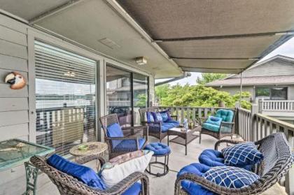 Lakefront Hot Springs Condo with Dock and Balcony - image 5