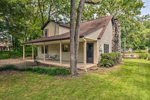 Hot Springs Home on Lake Hamilton with BBQ and 2 Kayaks - image 4