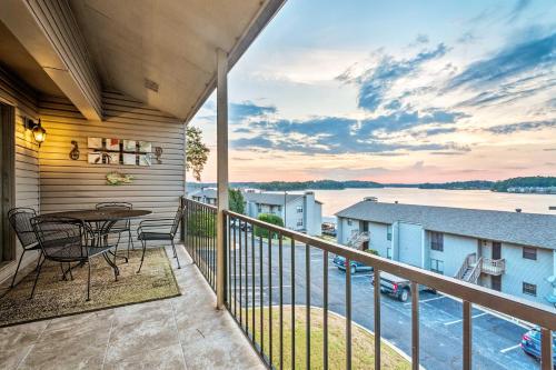 Condo with Boat Slip Access 4 Mi to Oaklawn Racing! - main image