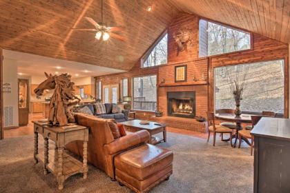 Luxury Hot Springs Cabin with Deck Near Lake Hamilton