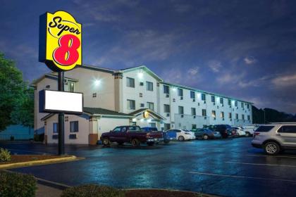 Super 8 by Wyndham Hot Springs - image 12