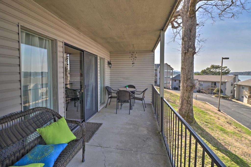 Cozy Condo with Balcony and Pool Access on Lake Hamilton! - main image