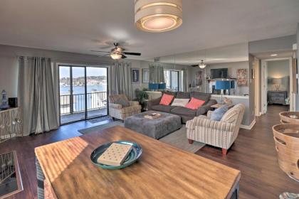 Cozy Condo with Balcony and Pool Access on Lake Hamilton! - image 13