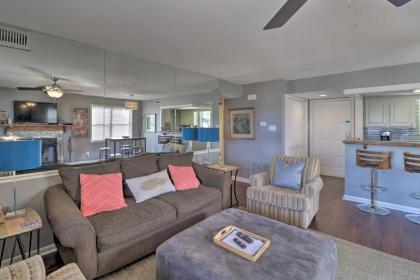 Cozy Condo with Balcony and Pool Access on Lake Hamilton! - image 14