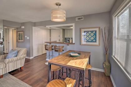 Cozy Condo with Balcony and Pool Access on Lake Hamilton! - image 9