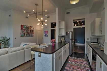 Spacious Downtown Condo - 1 Block to Bathhouse Row - image 4