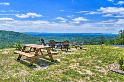 Hilltop Home 6 miles to Hot Springs National Park Arkansas