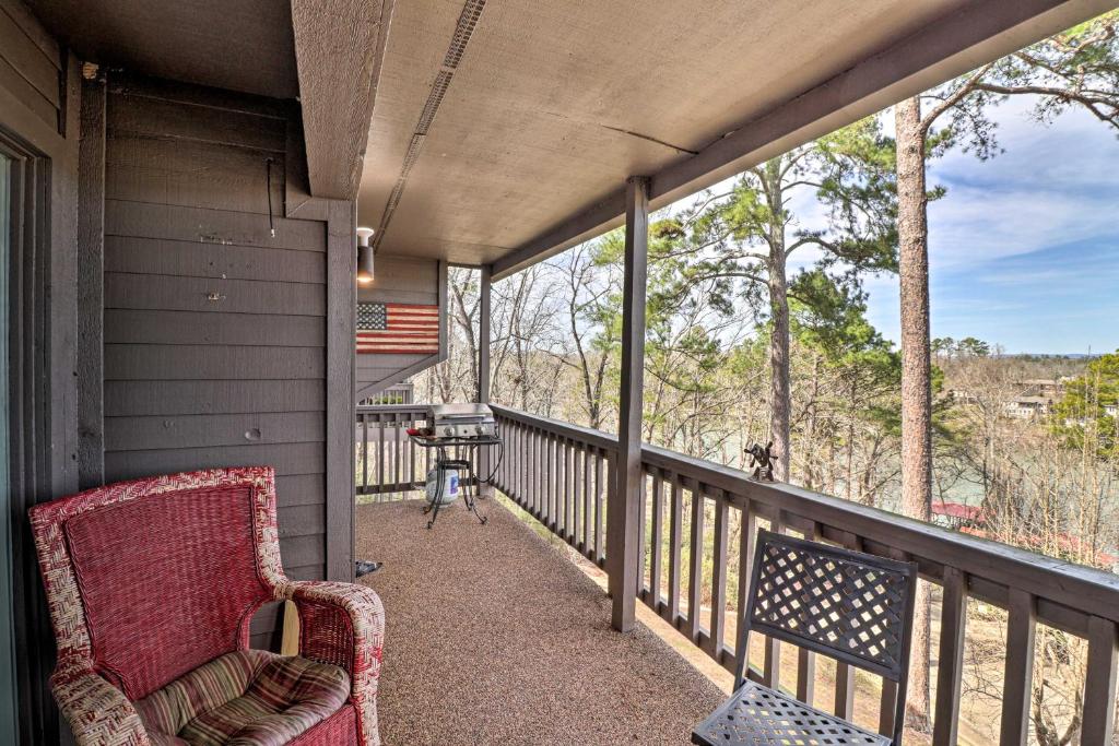 Hot Springs Condo with Lake View and Access Grill - image 3