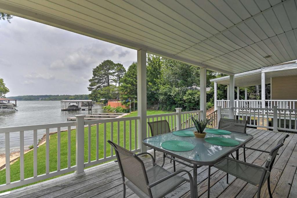 Lake Hamilton Getaway with Boat Ramp and Dock! - main image