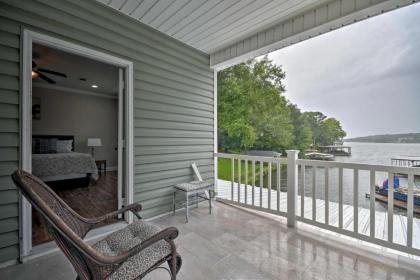 Lake Hamilton Getaway with Boat Ramp and Dock! - image 12