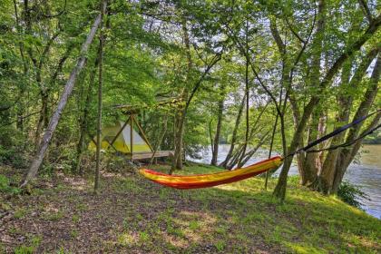 Cheery Hot Springs Studio with Deck and River Access! - image 9