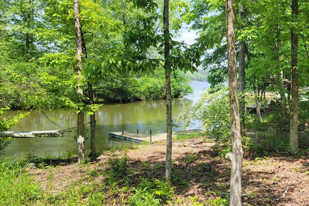 Lakefront Hot Springs Retreat with Deck and Boat Dock! - image 5