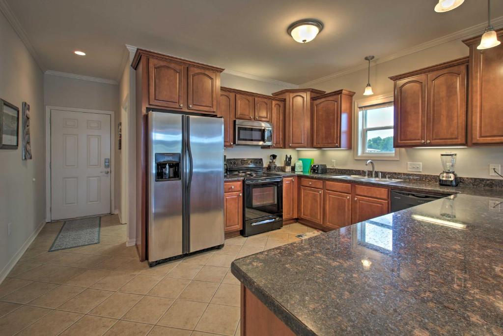 Hot Springs Condo Situated on Lake Hamilton! - image 7