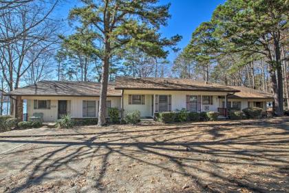 Lakefront Condo with Covered Balcony and 2 Kayaks - image 1