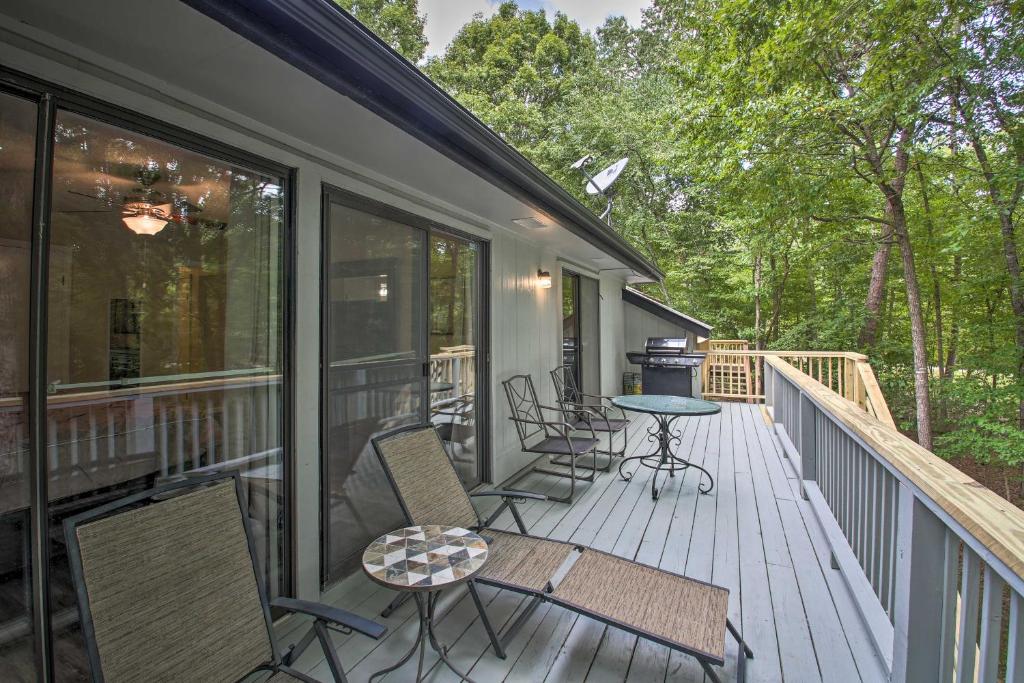 Hot Springs House with Spacious Deck and Grill! - image 2