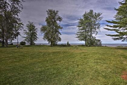 Good Times Ahead at This Cozy Houghton Lake Cabin! - image 14