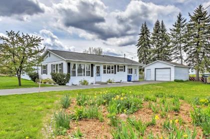 Cozy Houghton Lake Heights Cottage with Private Yard