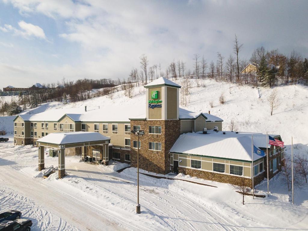 Holiday Inn Express Houghton-Keweenaw an IHG Hotel - main image