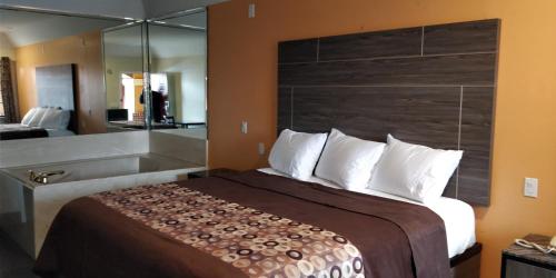 Regency Inn and Suites Galena Park - image 3