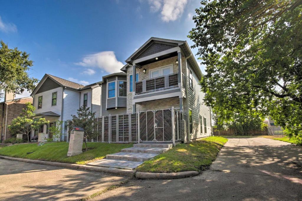 Southwest Houston Home with Balconies and Patio! - image 2