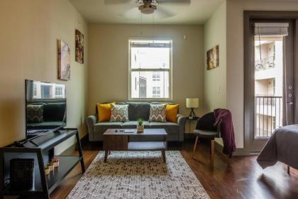 modern and Walkable Studio Apts by Frontdesk Texas