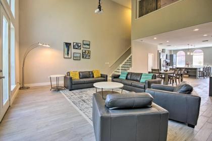 Upscale EaDo Townhome - Walk to BBVA and Bars! - image 13