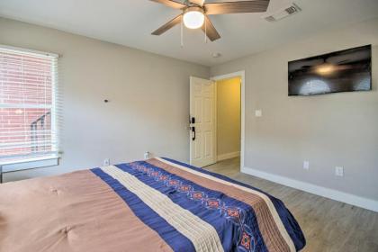 Upscale EaDo Townhome - Walk to BBVA and Bars! - image 4