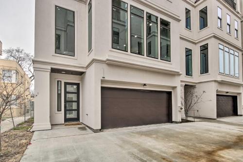 Luxury Townhome - half Mi to Museum District! - main image