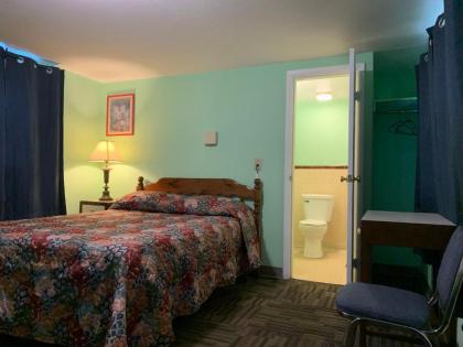 Tour Inn Motel - image 11